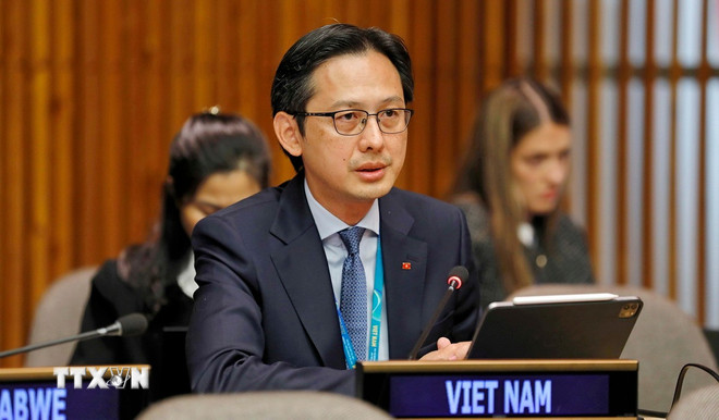 Đại sứ Đỗ Hùng Việt, Trưởng Phái đoàn thường trực Việt Nam tại Liên hợp quốc, phát biểu tại phiên họp. Ảnh: TTXVN