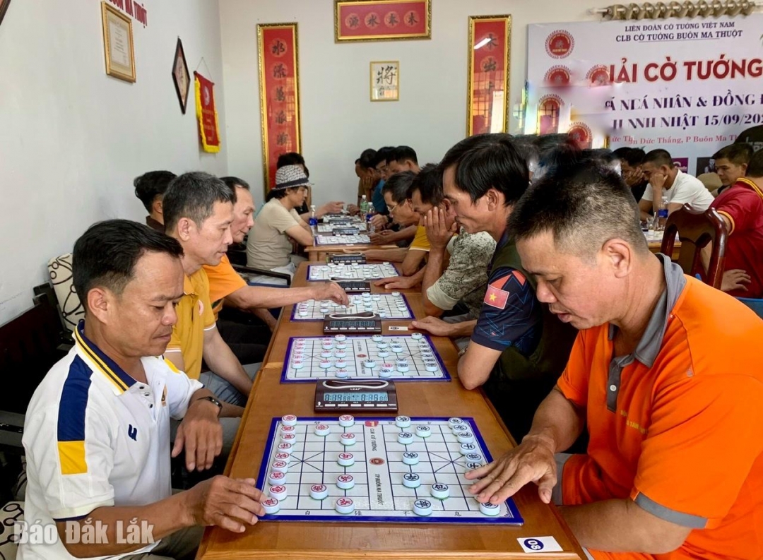 Các kỳ thủ tranh tài tại giải.