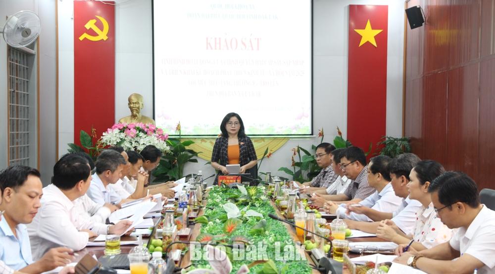 Các đại biểu tham dự buổi khảo sát.