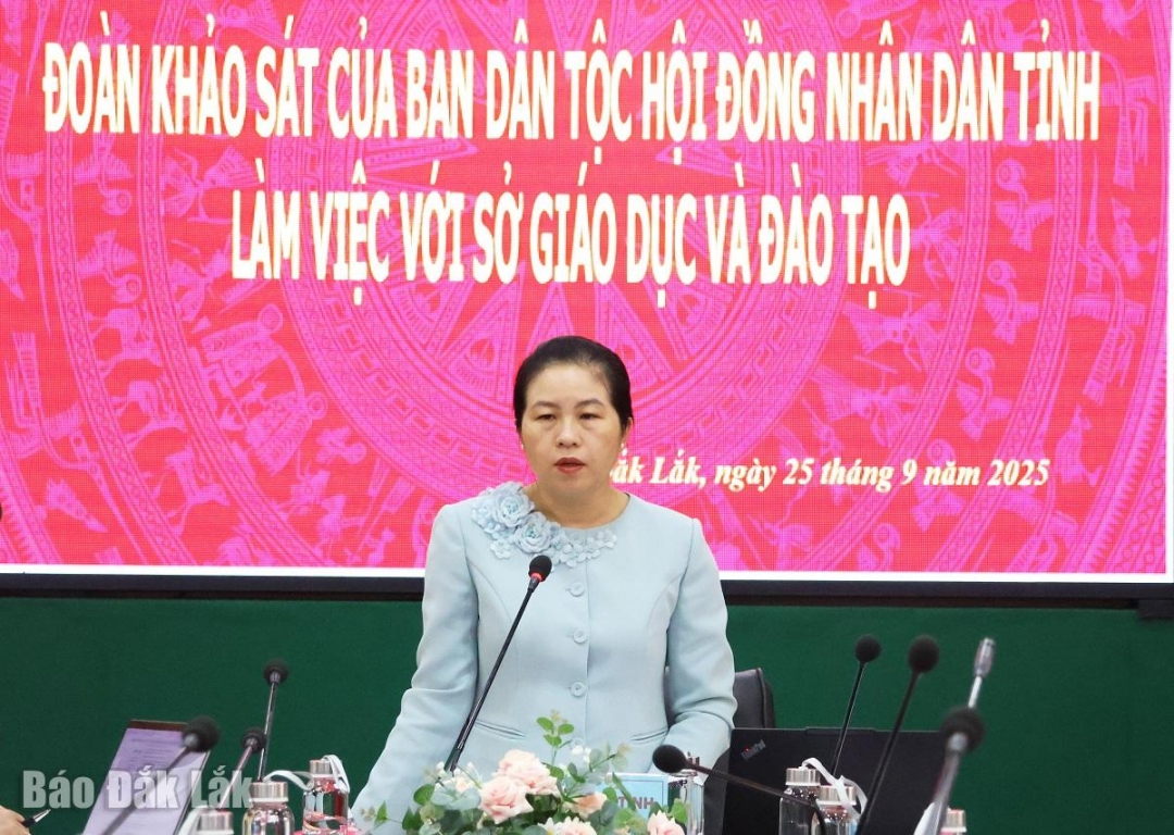 Ủy viên Thường trực, Trưởng Ban Dân tộc HĐND tỉnh Đỗ Thị Như Tình 