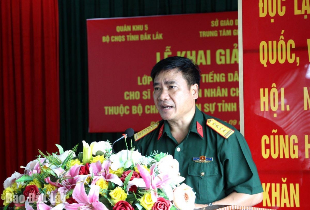 Đại tá Ksơr Lành, Phó Chính ủy Bộ Chỉ huy Quân sự tỉnh phát biểu khai mạc.