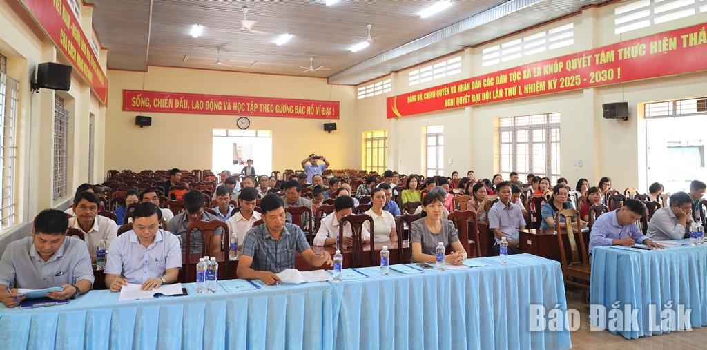 Các đại biểu tham dự hội nghị.