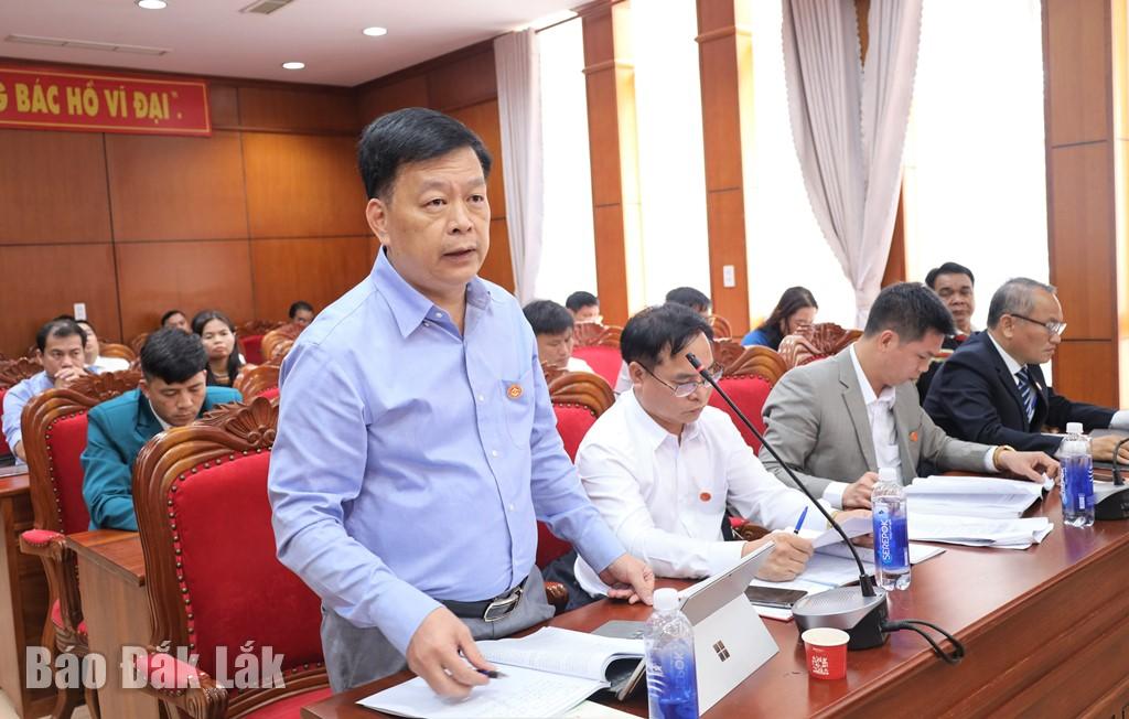Bí thư Đảng ủy xã Ea Kar Trần Quang Trung nêu ý kiến góp ý trong lĩnh vực xây dựng Đảng.