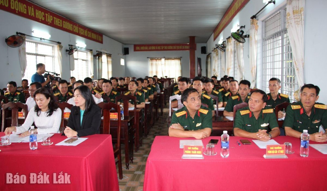 Các đại biểu tham dự khai mạc lớp học.