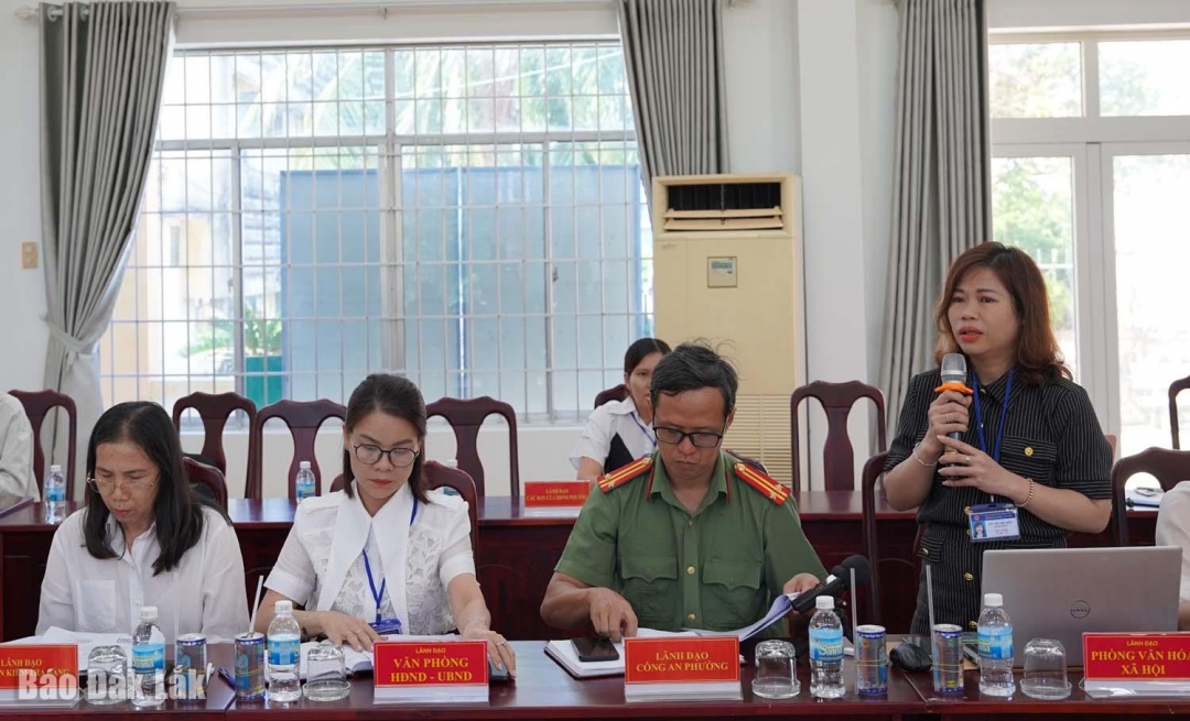 Phòng Văn hóa xã hội phường Sông Cầu trình bày những khó khăn mà đơn vị này đang gặp phải. 