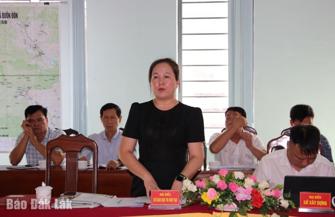 Lãnh đạo Sở Giáo dục và Đào tạo phát biểu tại hội nghị.
