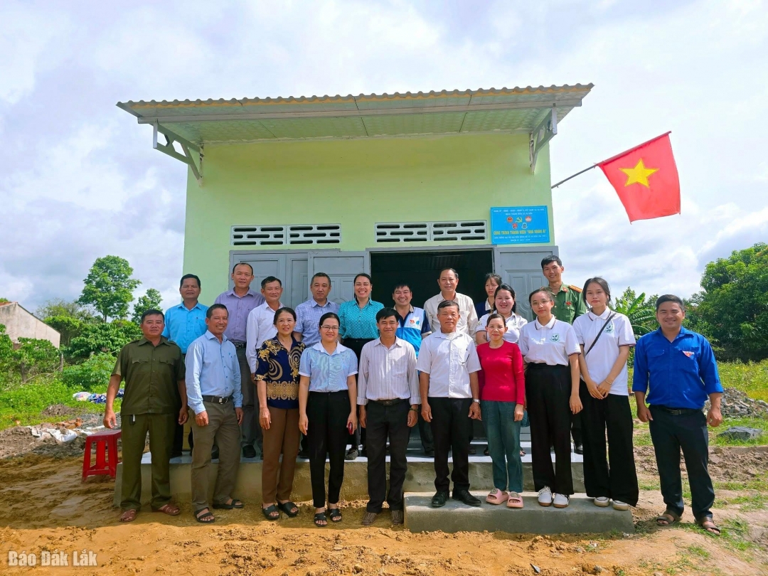 Đoàn xã Vụ Bổn cùng các đơn vị bàn giao