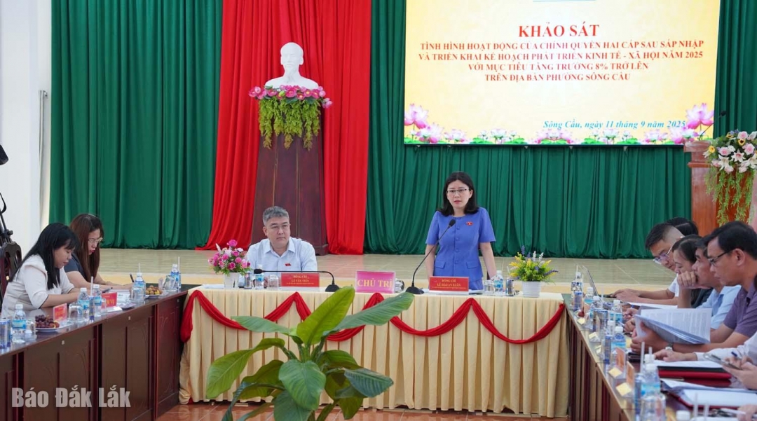 Đồng chí Lê Đào An Xuân, Phó Trưởng đoàn chuyên trách Đoàn ĐBQH tỉnh phát biểu tại buổi khảo sát.