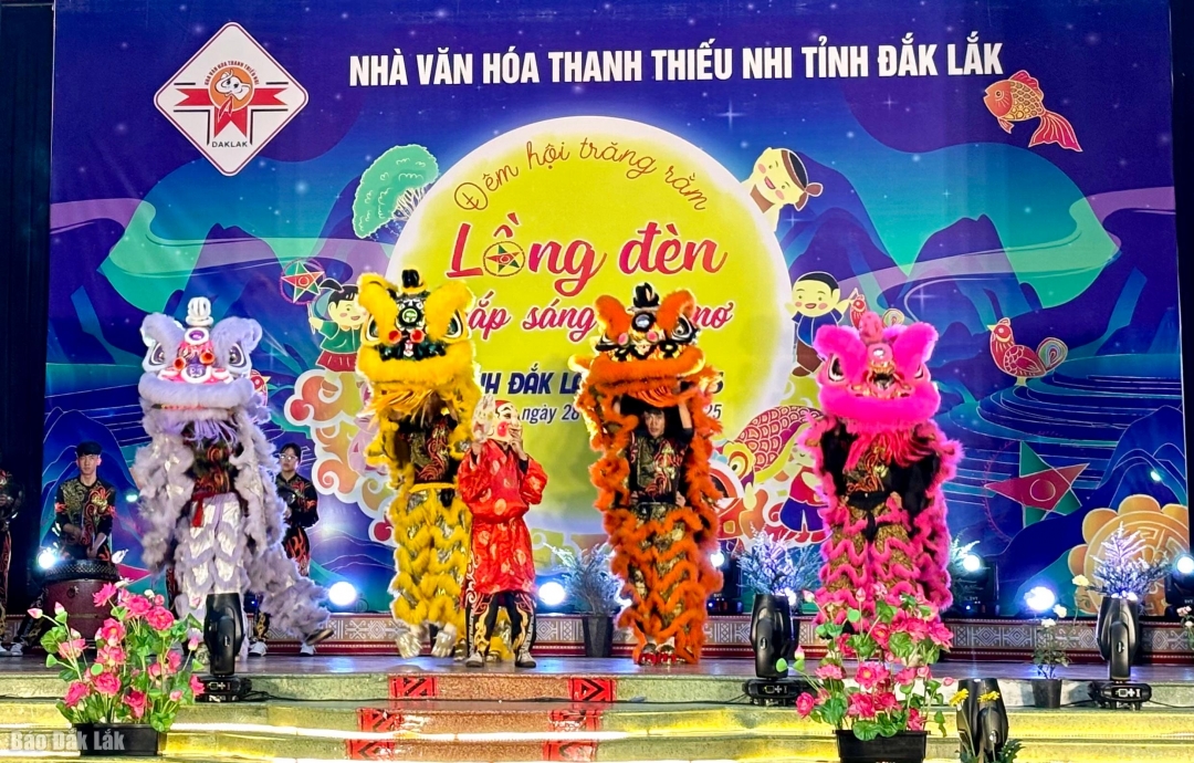 Múa lân là tiết mục không thể thiếu 