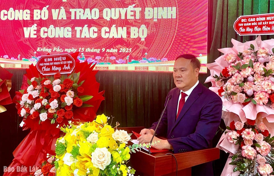 Bí thư Đảng ủy xã Krông Pắc Phạm Văn Lập phát biểu nhận nhiệm vụ.