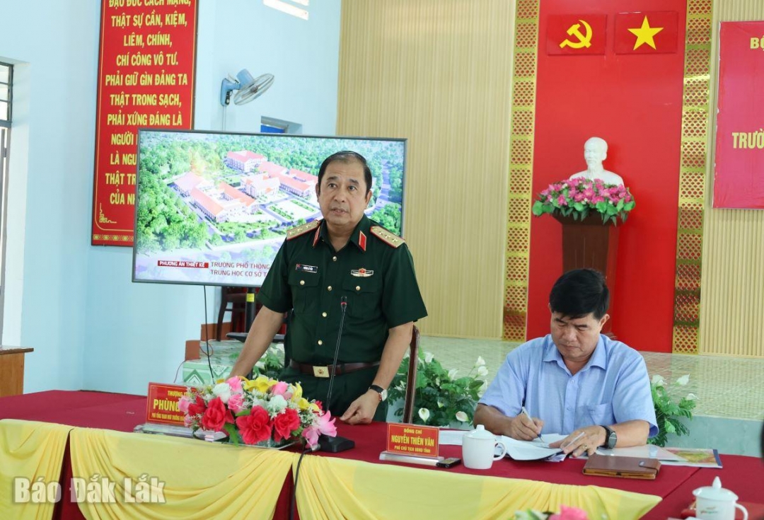 Thượng tướng Phùng Sĩ Tấn, Phó Tổng Tham mưu trưởng Quân đội nhân dân Việt Nam phát biểu tại hội nghị.