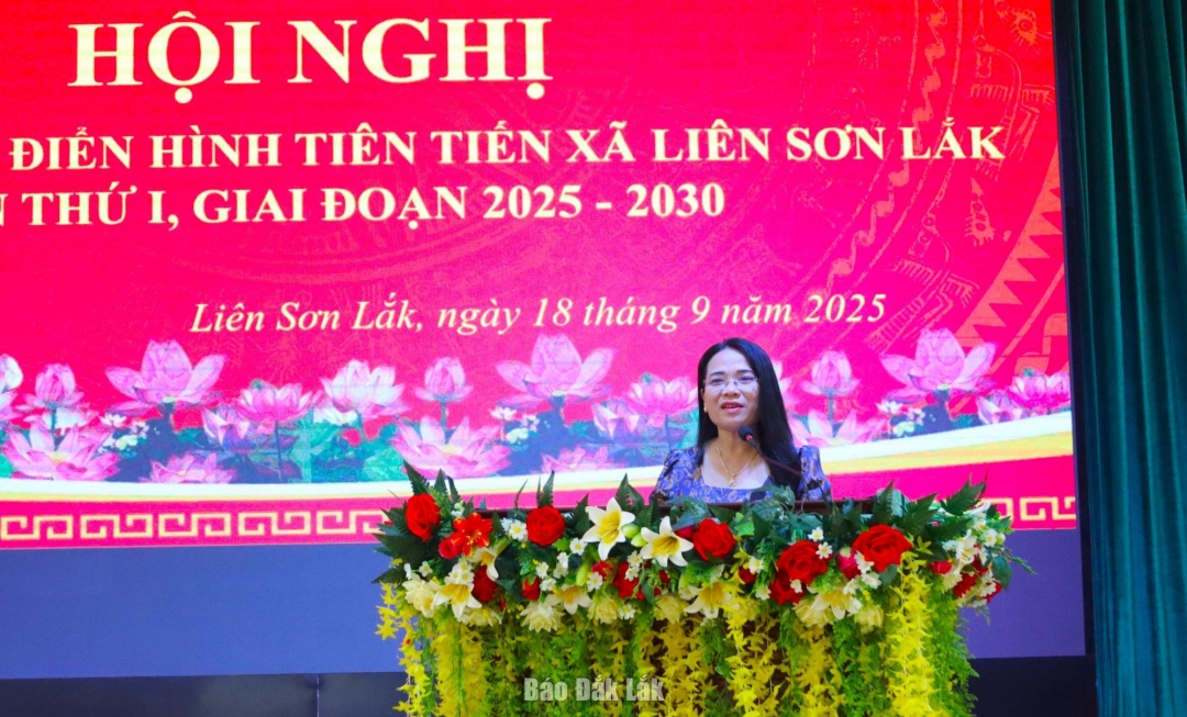 Bí thư Đảng ủy, Chủ tịch HĐND xã Liên Sơn Lắk Đào Thị Thanh An phát biểu tại hội nghị.
