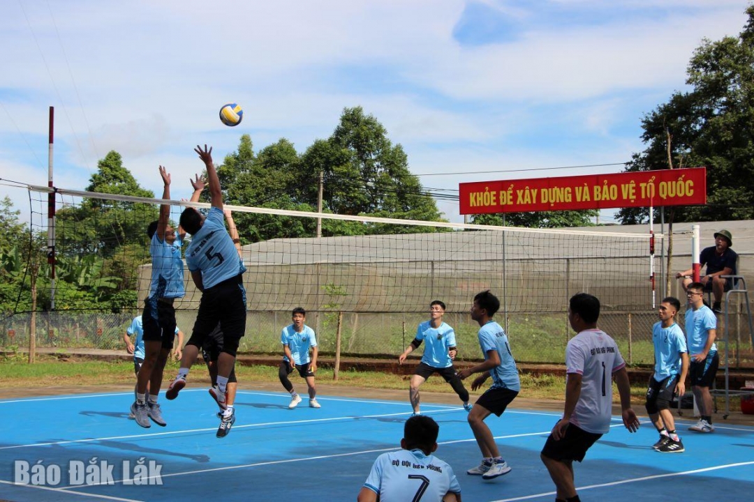 Các đội tranh tài ở nội dung thi bóng chuyền.