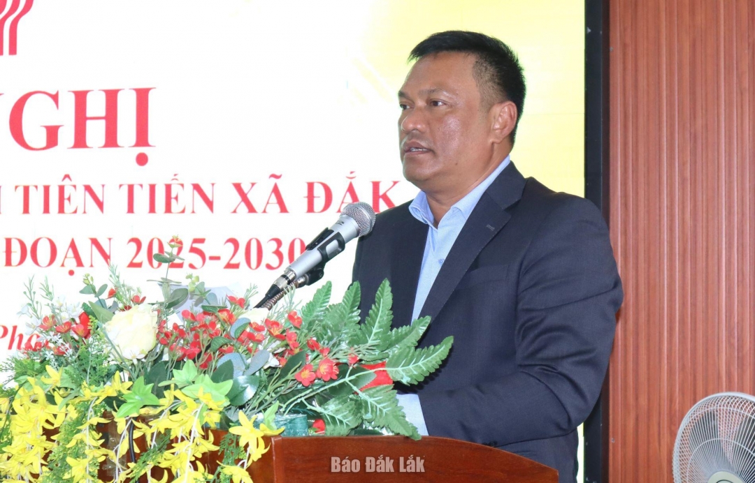 Bí thư Đảng ủy xã Đắk Phơi Nay Y Phú phát biểu chỉ đạo tại hội nghị.