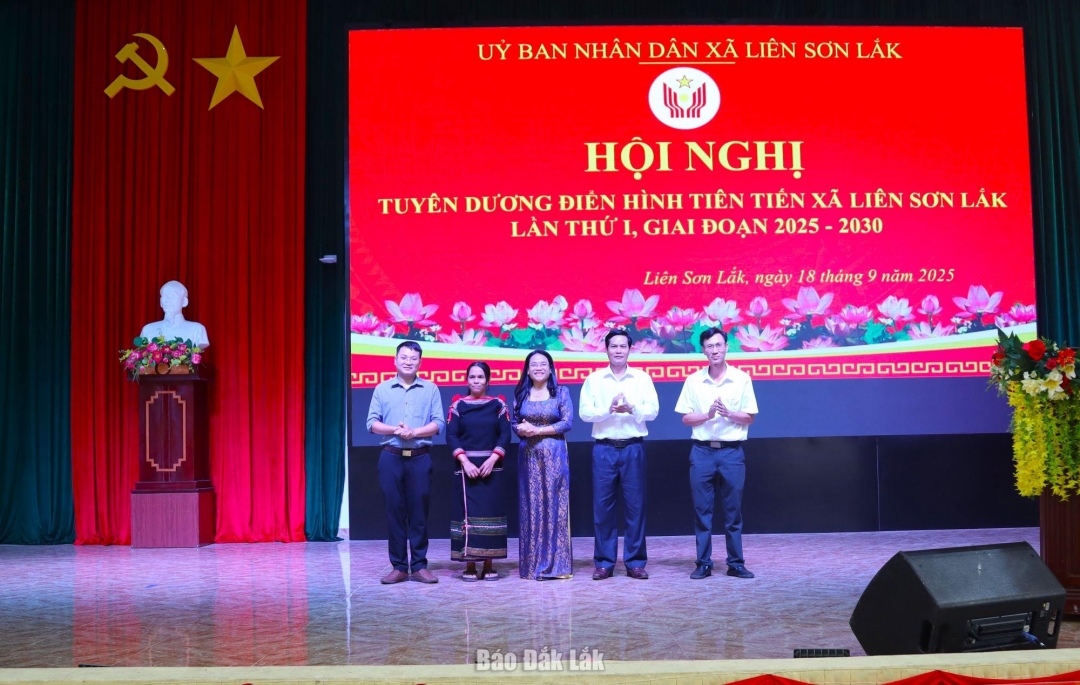 Đoàn đại biểu chính thức tham dự Đại hội Thi đua yêu nước tỉnh Đắk Lắk lần thứ I năm 2025.