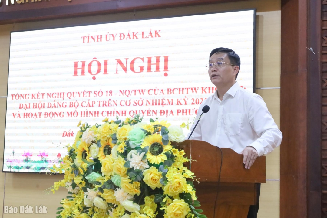Đồng chí Nguyễn Đình Trung, Ủy viên Trung ương Đảng, Bí thư Tỉnh ủy phát biểu chỉ đạo hội nghị.