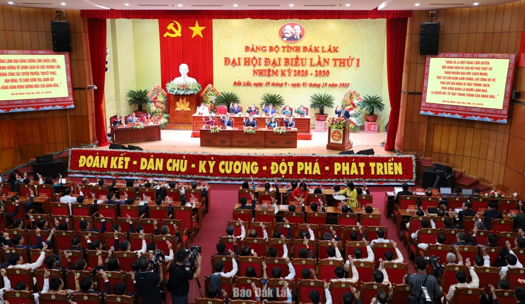 Quang cảnh phiên trù bị đại hội.