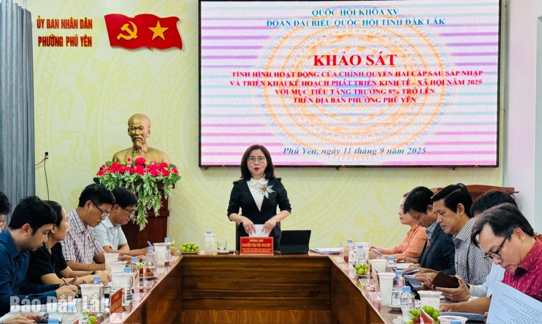 Đồng chí Nguyễn Thị Thu Nguyệt, Tỉnh ủy viên, Phó trưởng đoàn chuyên trách, phụ trách Đoàn ĐBQH tỉnh phát biểu tại buổi khảo sát của phường Tuy Hòa.