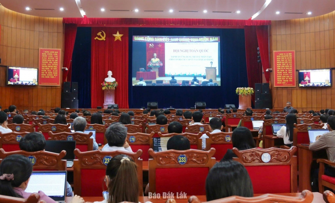 Quang cảnh hội nghị tại điểm cầu Tỉnh ủy.