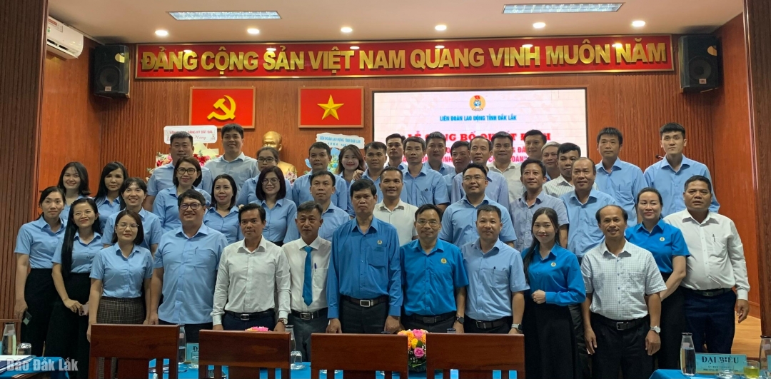 Thành lập Công đoàn cơ sở Văn phòng đăng ký đất đai tỉnh. 