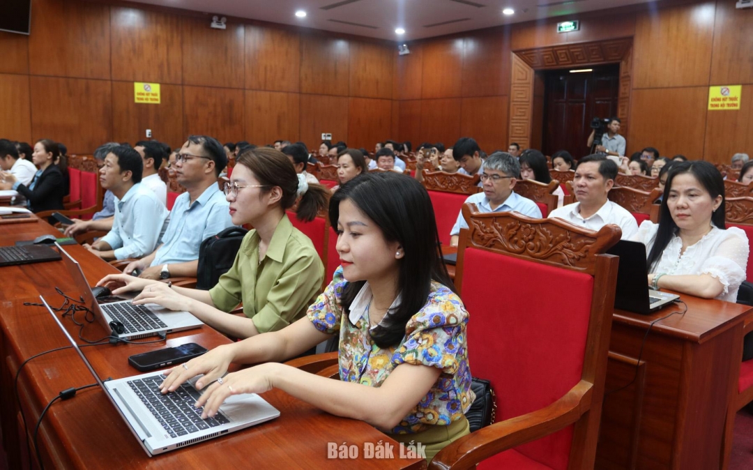 Các đại biểu tham dự hội nghị.