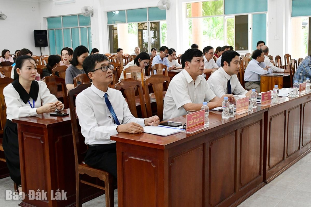 Các đại biểu tham dự hội nghị.