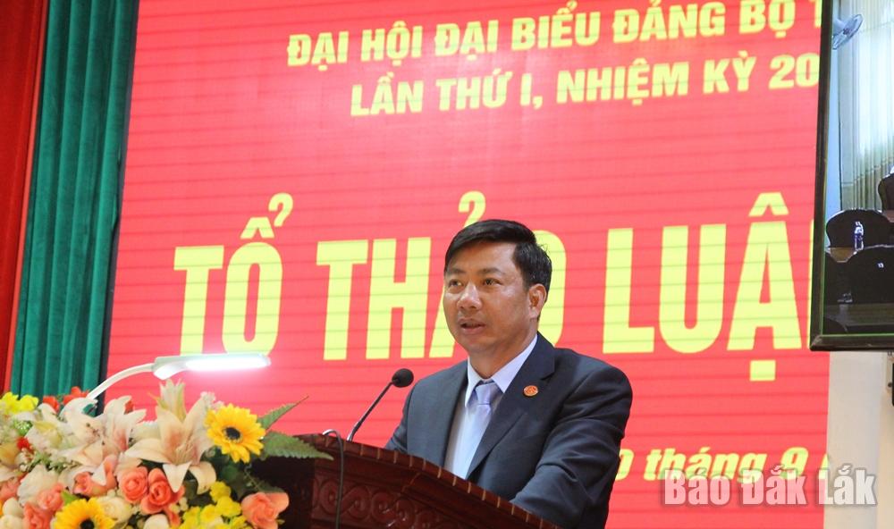 Ủy viên Ban Thường vụ Tỉnh ủy, Trưởng Ban Tổ chức Tỉnh ủy Nguyễn Thượng Hải đóng góp ý kiến tại phiên thảo luận.