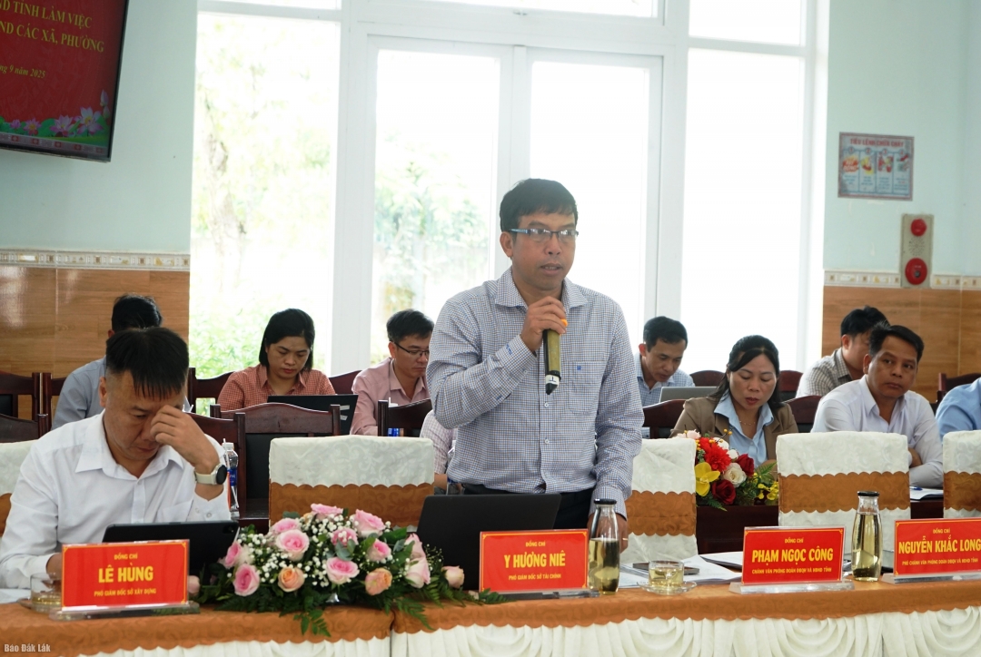 Phó Giám đốc Sở Tài chính Y Hương Niê trả lời kiến nghị của các địa phương