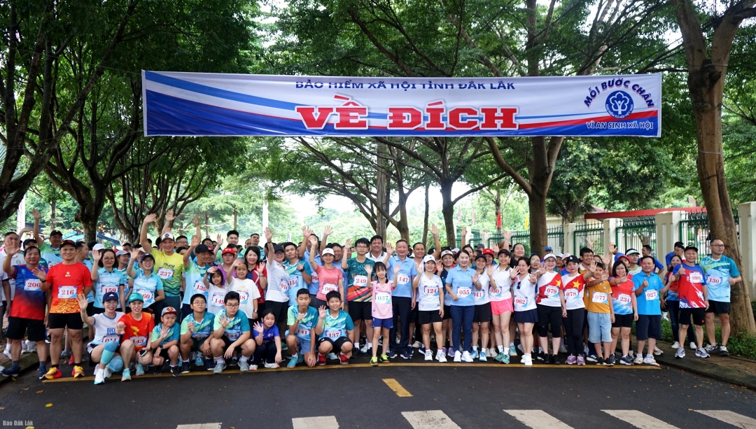 Đông đảo vận động viên tham gia giải chạy