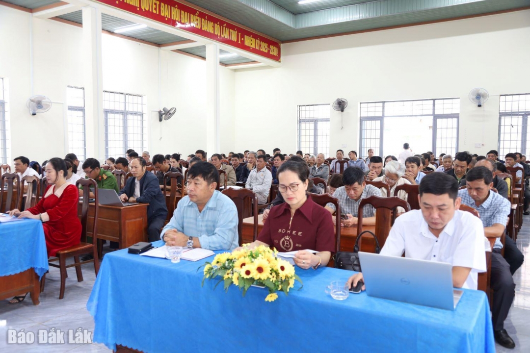 Các đại biểu tham dự hội nghị.