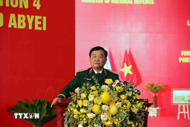 Thượng tướng Hoàng Xuân Chiến, Thứ trưởng Bộ Quốc phòng, Tổ trưởng Tổ công tác liên ngành, Trưởng Ban Chỉ đạo Bộ Quốc phòng về tham gia hoạt động gìn giữ hòa bình Liên hợp quốc phát biểu tại buổi lễ.Ảnh: TTXVN