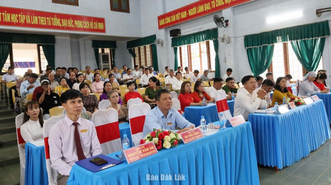 Các đại biểu tham dự hội nghị.