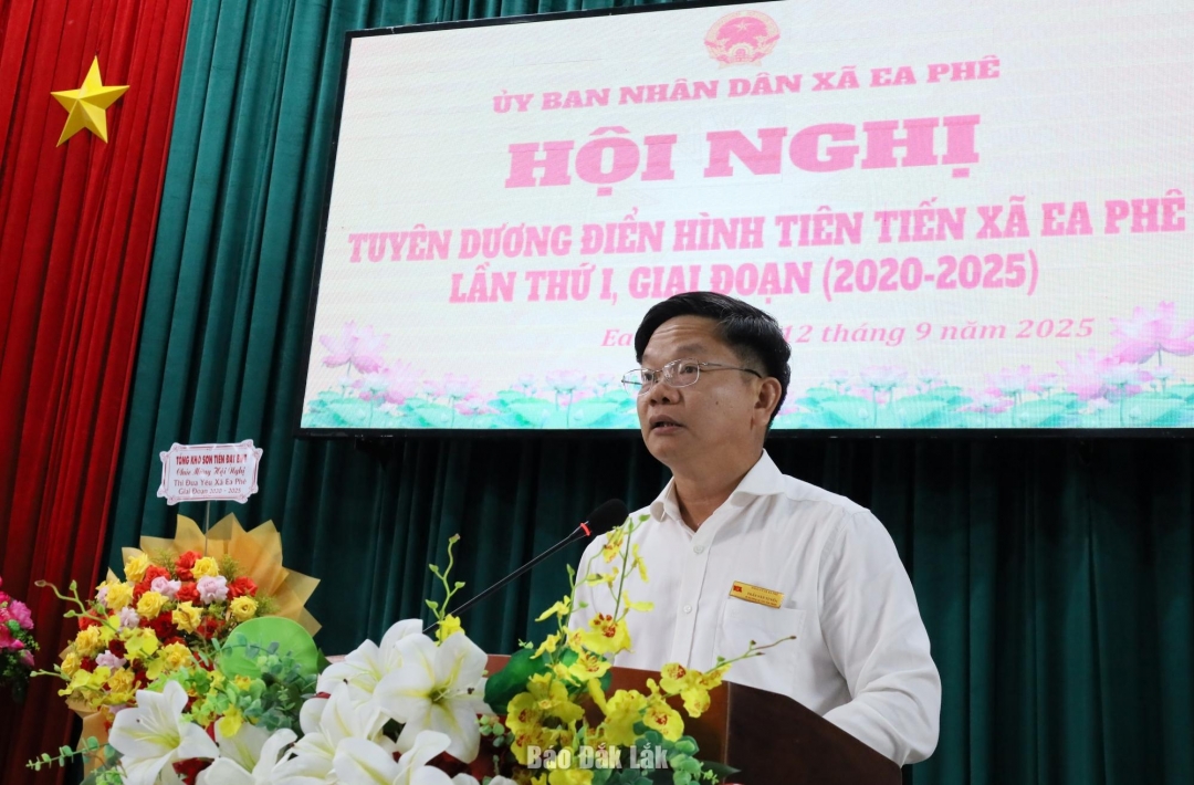 Bí thư Đảng ủy xã Trần Văn Tuyến phát biểu chỉ đạo hội nghị.