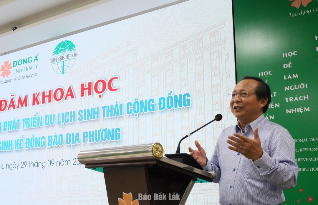 ông Trần Hữu Nghị, Giám đốc Trung tâm nghiên cứu Lâm nghiệp nhiệt đới phát biểu khai mạc.