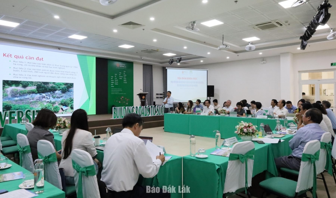 Các đại biểu tham dự tọa đàm.