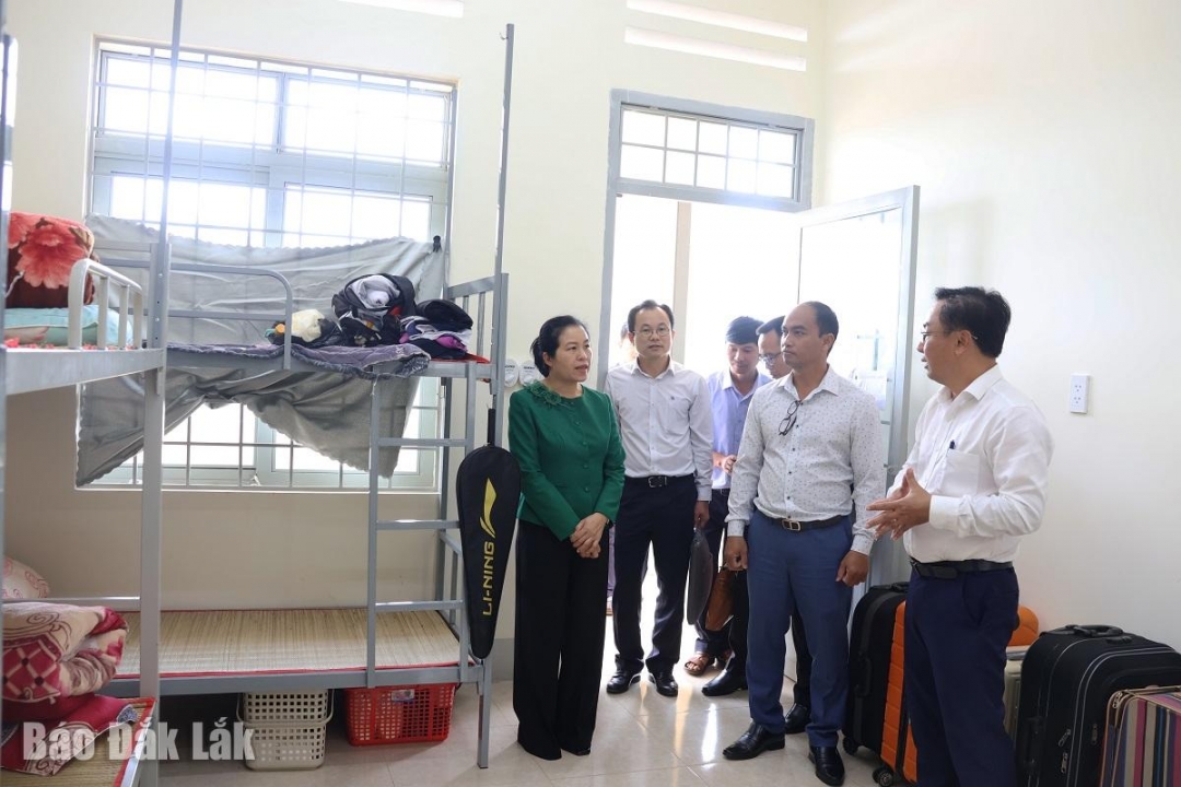 Đoàn khảo sát nắm bắt tình hình thực tế ch