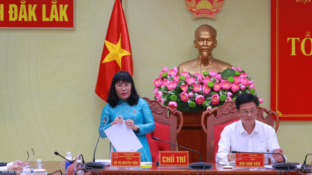 Tổ trưởng Tổ thảo luận số 3 Hồ Thị Nguyên Thảo gợi ý các nội dung thảo luận