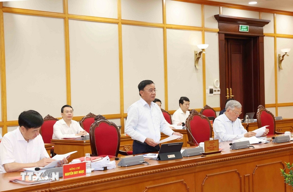 Ông Trần Cẩm Tú, Ủy viên Bộ Chính trị, Thường trực Ban Bí thư chủ trì buổi làm việc. (Ảnh: Phương Hoa/TTXVN
