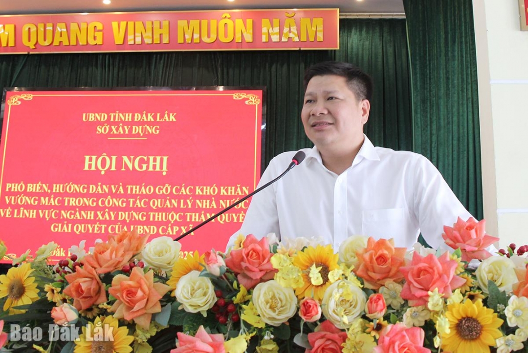 Giám đốc Sở Xây dựng Cao Đình Huy phát biểu tại hội nghị.