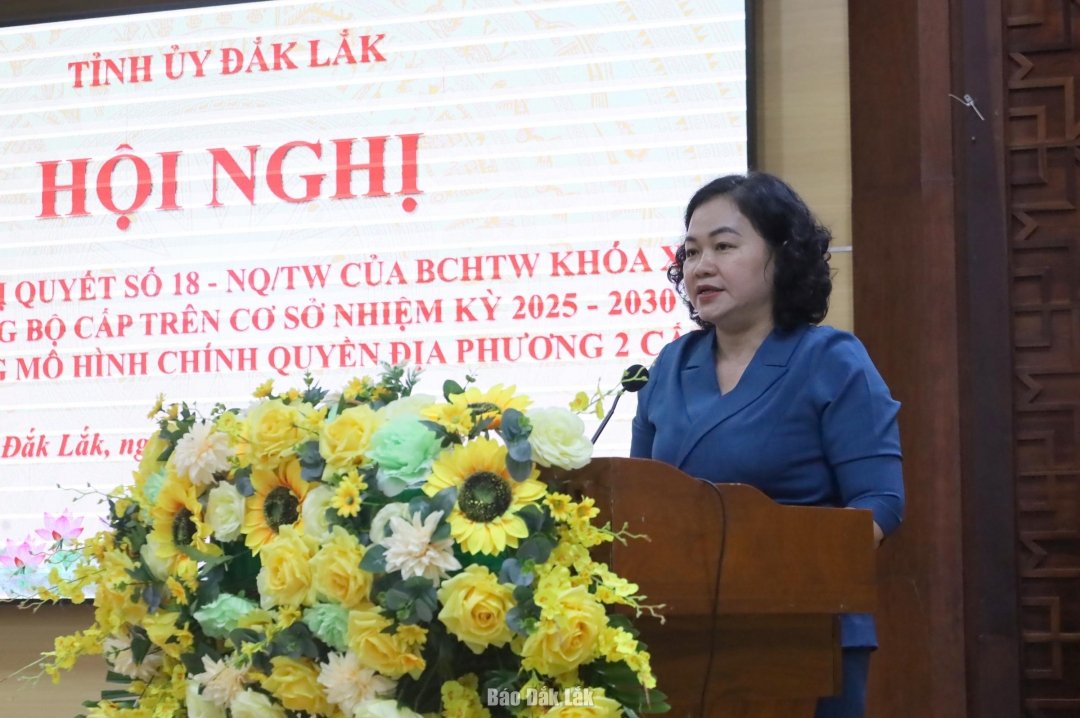 Ủy viên Ban Thường vụ Tỉnh ủy, Bí thư Đảng ủy phường Tuy Hòa Đào Bảo Minh trình bày tham luận tại hội nghị.