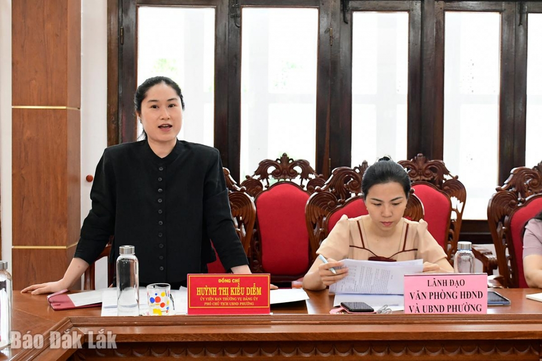 Bà Huỳnh Thị Kiều Diễm, Phó Chủ tịch UBND phường Tuy Hòa nêu kiến nghị tại buổi kiểm tra, giám sát.