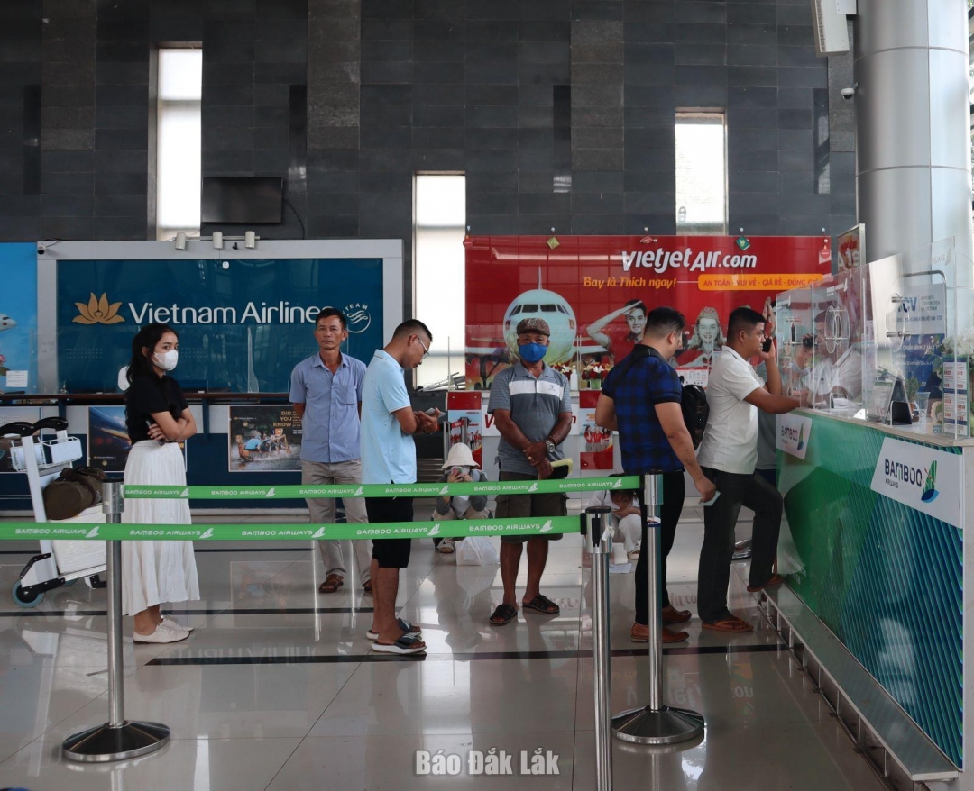 Hành khách làm thủ tục tại Cảng hàng không Buôn Ma Thuột.