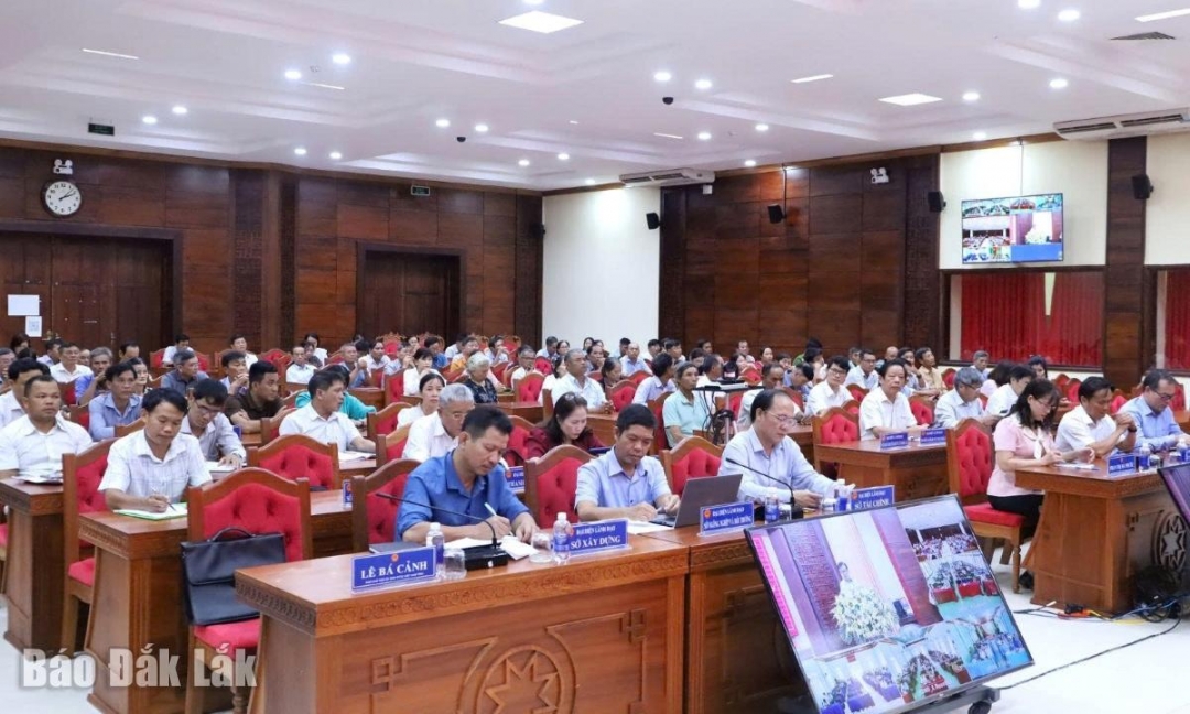 Quang cảnh Hội nghị tiếp xúc cử tri tại điểm cầu chính.