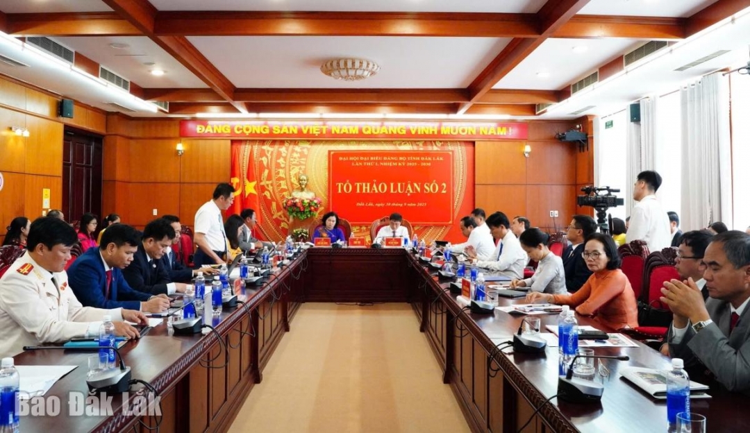 Quang cảnh phiên thảo luận tại Tổ 2.