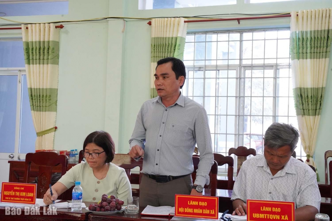 Lãnh đạo HĐND xã Tuy An Nam trình bày các kiến nghị với đoàn khảo sát.