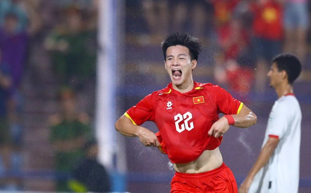 Niềm vui của Thanh Nhàn khi ghi bàn thắng, giúp tuyển U23 Việt Nam giành trọn 3 điểm trước Yemen. Ảnh: VFF
