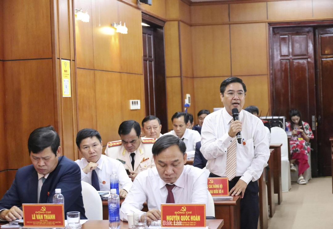 Đồng chí Bùi Xuân Cường, Bí thư Đảng uỷ, Chủ tịch HĐND xã Phú Mỡ phát biểu tham luận.