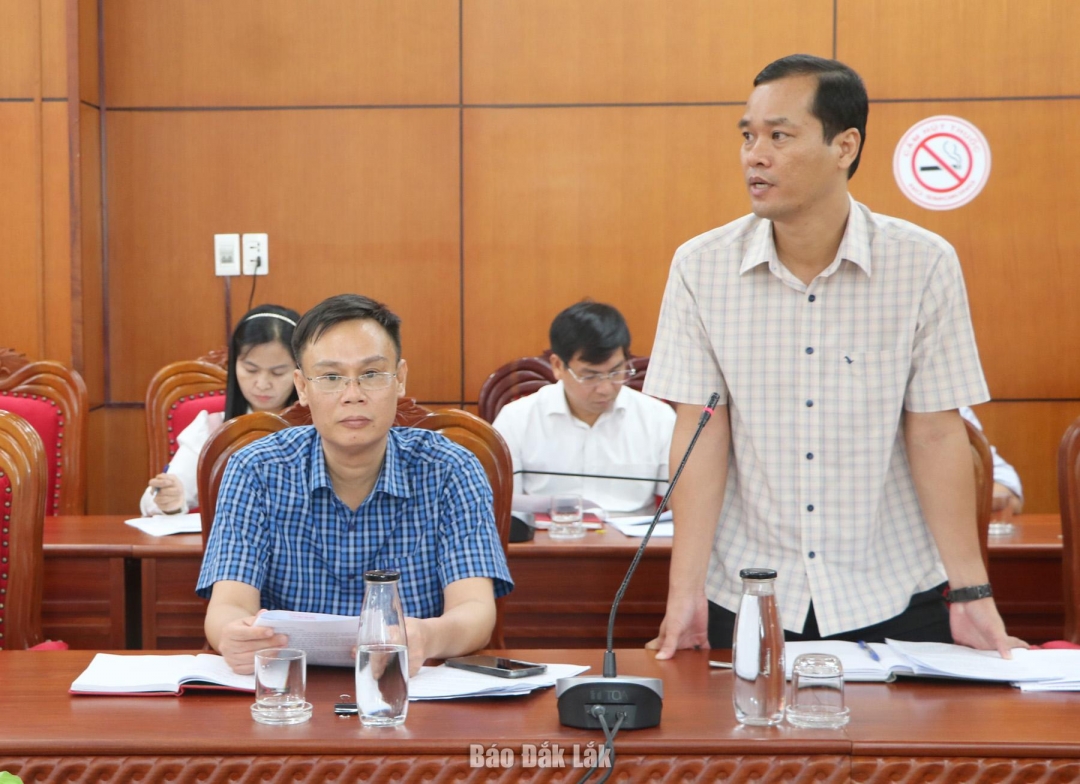 Phó Trưởng ban Tổ chức Tỉnh ủy Nguyễn Bá Kim tham gia ý kiến tại hội nghị.