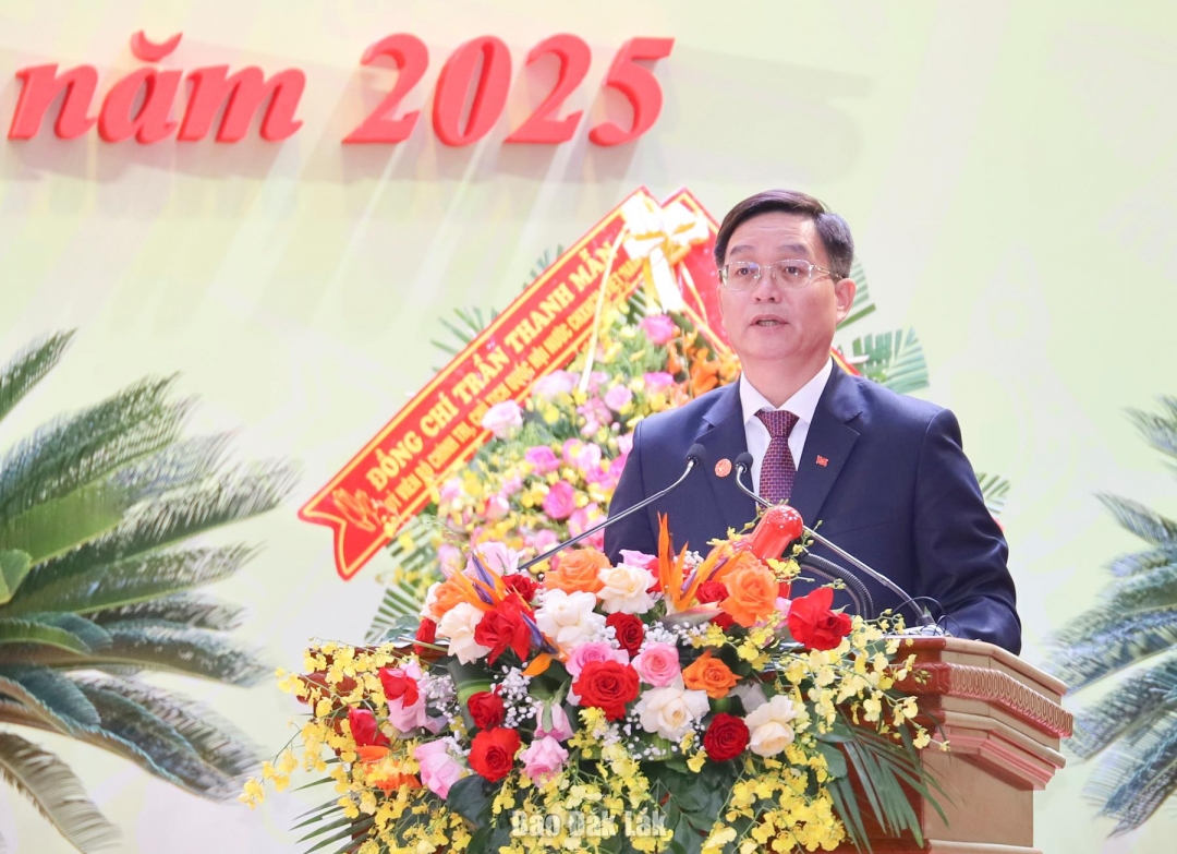 Bí thư Tỉnh ủy Nguyễn Đình Trung phát biểu nhận nhiệm vụ.