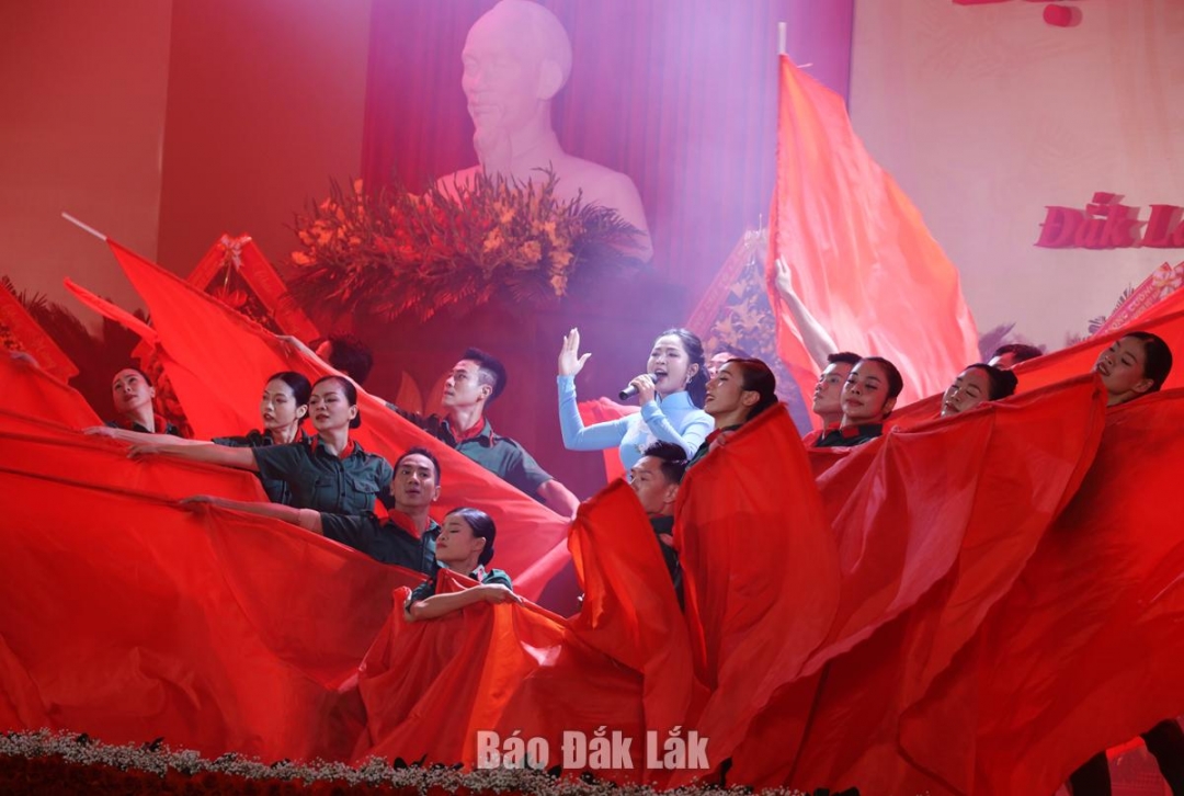 Một tiết mục ấn tượng của chương trình nghệ thuật Chào mừng khai mạc Đại hội đại biểu Đảng bộ tỉnh Đắk Lắk lần thứ I, nhiệm kỳ 2025 - 2030. Ảnh: Nguyễn Hùng